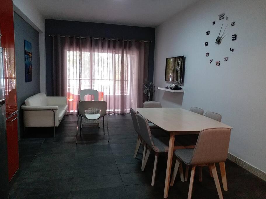 Beachfront Apartment Flic en Flac Экстерьер фото
